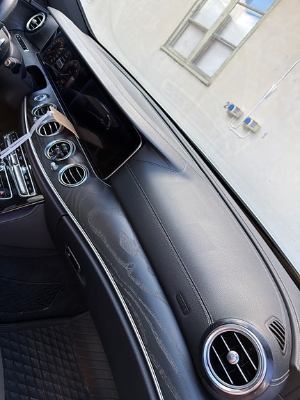 Mercedes-Benz E220 5 of 6