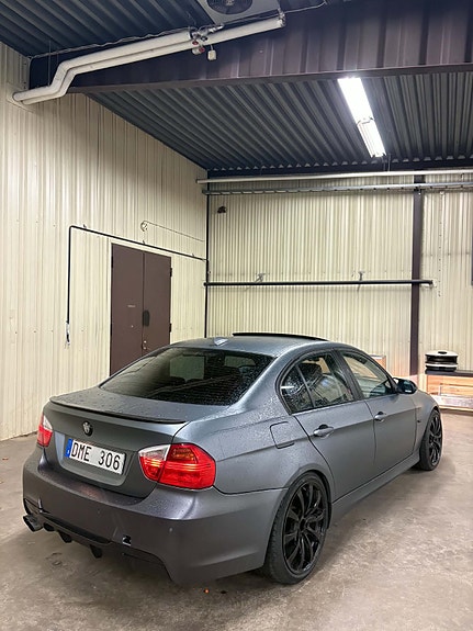 BMW 325d 3 of 6