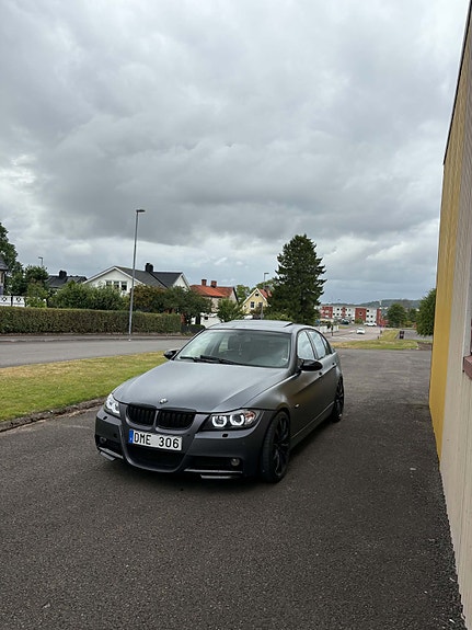 BMW 325d 2 of 6