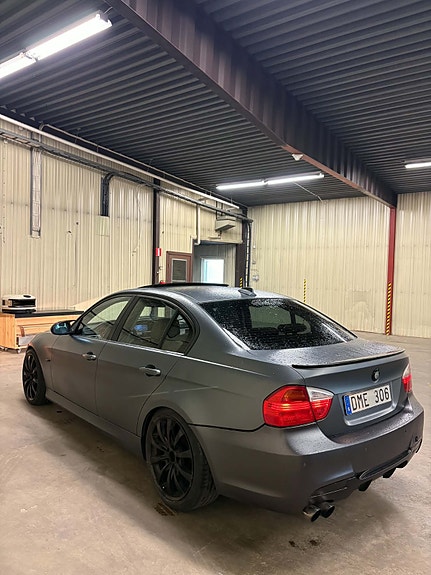 BMW 325d 4 of 6