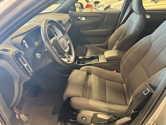 Volvo XC40 7 of 28