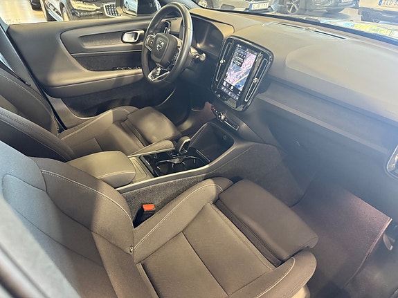 Volvo XC40 11 of 28