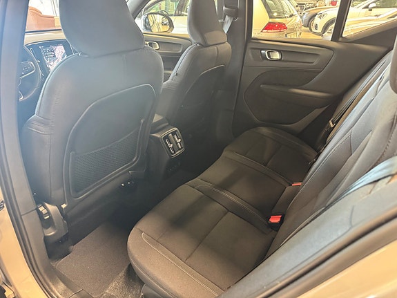Volvo XC40 9 of 28