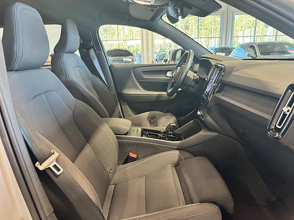 Volvo XC40 10 of 28