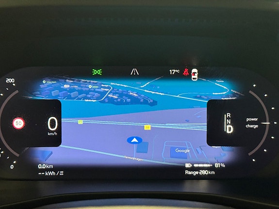 Volvo XC40 13 of 28
