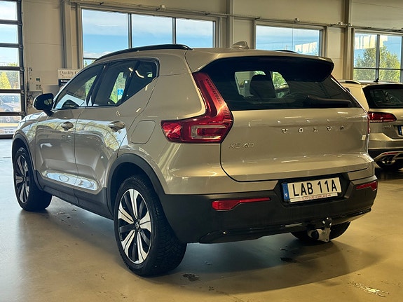 Volvo XC40 6 of 28