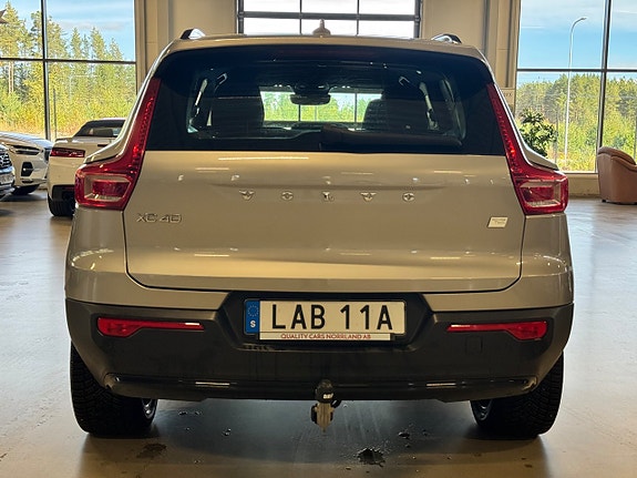 Volvo XC40 5 of 28