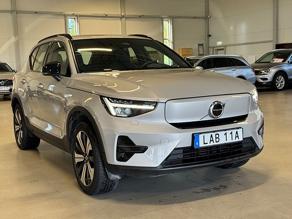 Volvo XC40 3 of 28