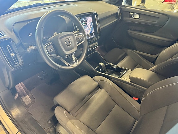 Volvo XC40 8 of 28