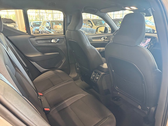 Volvo XC40 12 of 28