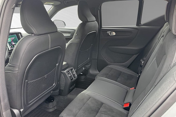 Volvo EX40 8 of 15