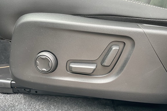 Volvo EX40 12 of 15