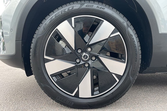 Volvo EX40 15 of 15
