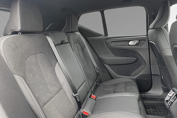 Volvo EX40 11 of 15
