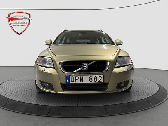 Volvo V50 2 of 17