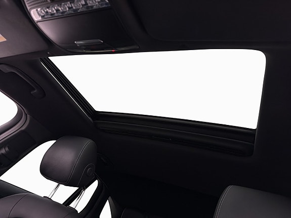 Mercedes-Benz EQC400 17 of 30