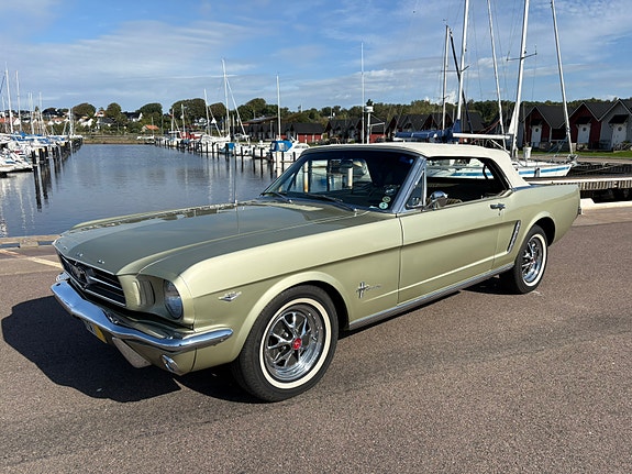 Ford Mustang 6 of 15