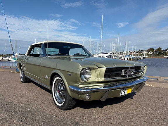 Ford Mustang 5 of 15