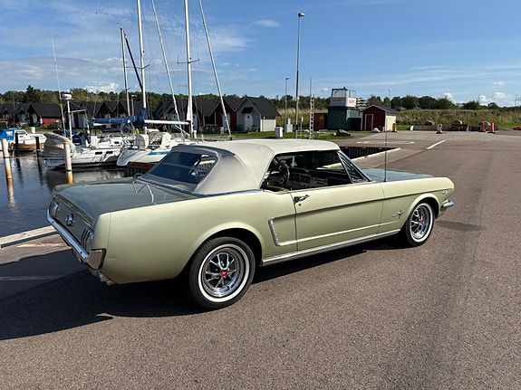 Ford Mustang 7 of 15