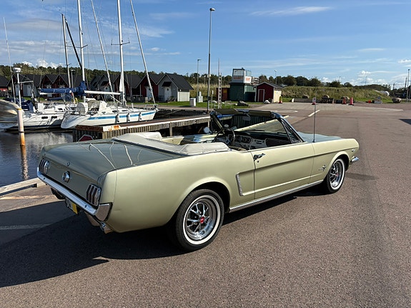 Ford Mustang 3 of 15