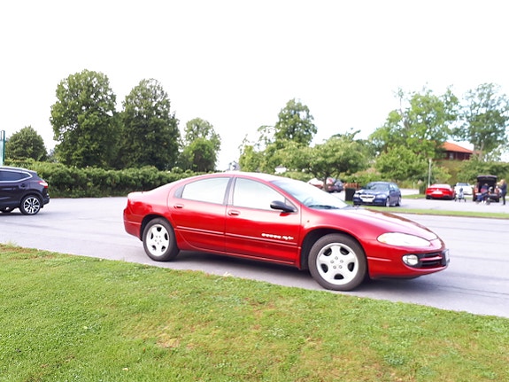 Dodge Intrepid 2 of 4