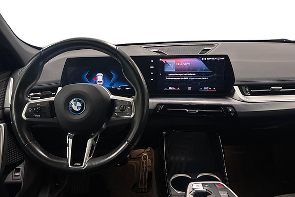BMW iX1 8 of 18