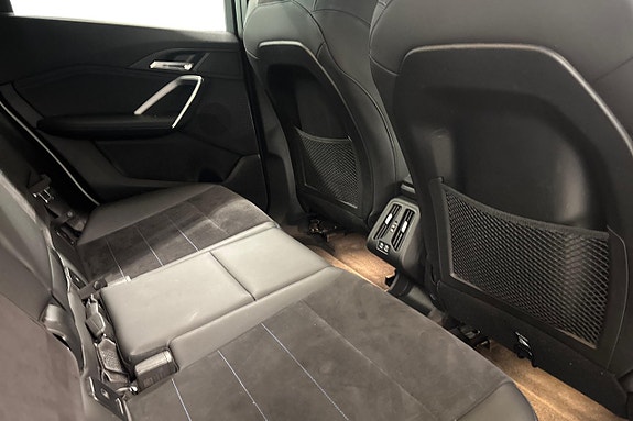BMW iX1 7 of 18