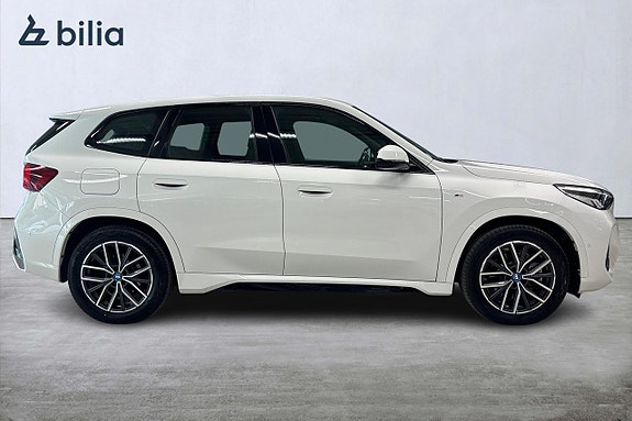 BMW iX1 16 of 18