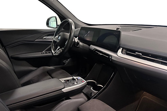 BMW iX1 6 of 18