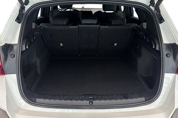 BMW iX1 10 of 18