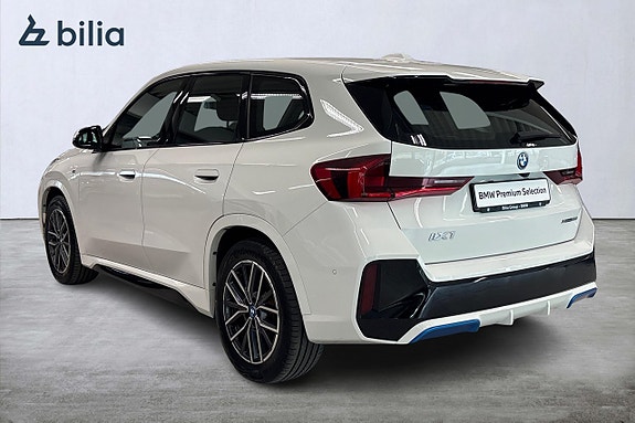 BMW iX1 2 of 18