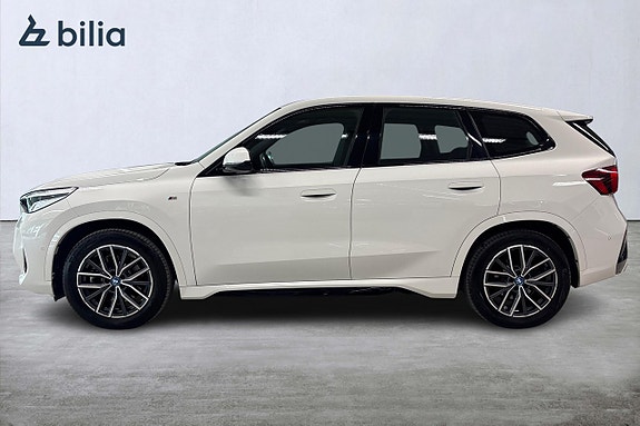 BMW iX1 3 of 18