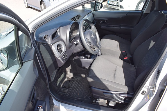 Toyota Yaris 9 of 11