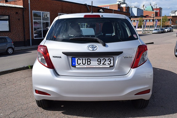 Toyota Yaris 4 of 11