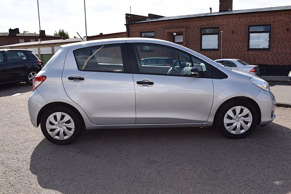 Toyota Yaris 6 of 11