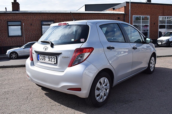 Toyota Yaris 5 of 11