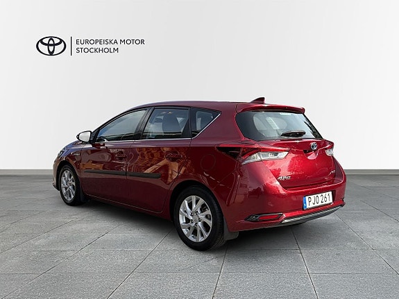 Toyota Auris 2 of 13