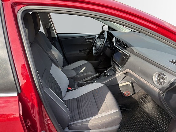 Toyota Auris 6 of 13