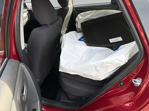 Toyota Auris 7 of 13