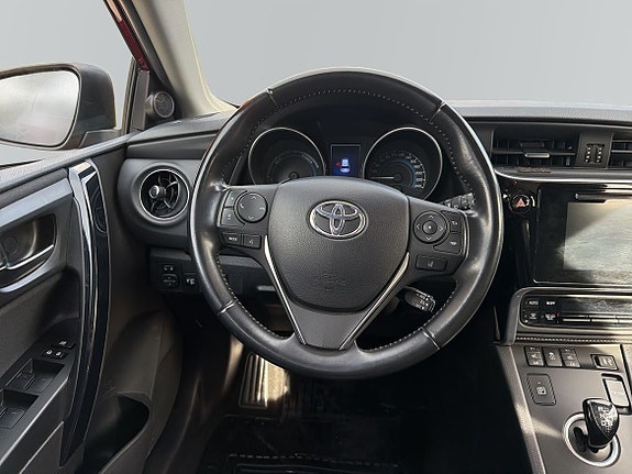Toyota Auris 9 of 13