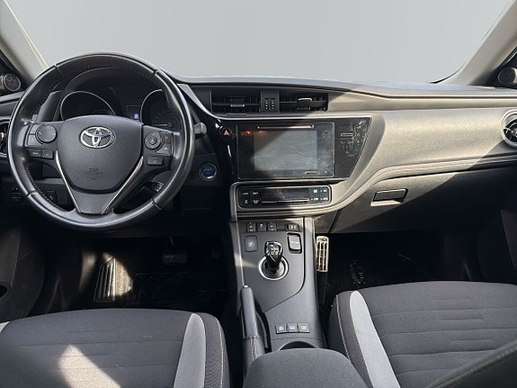 Toyota Auris 8 of 13