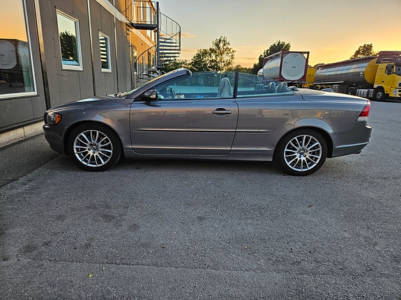 Volvo C70 2 of 7