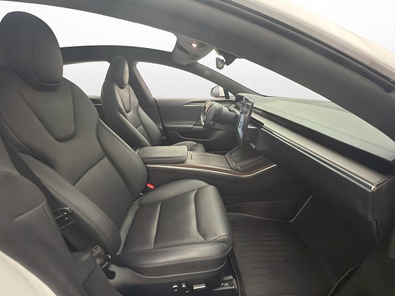Tesla Model S 28 of 30