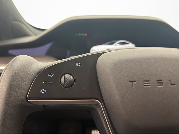 Tesla Model S 16 of 30