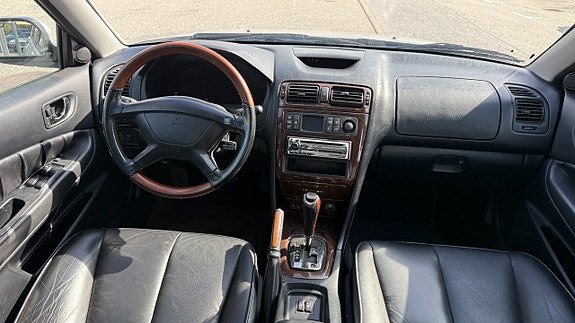 Mitsubishi Galant 4 of 11