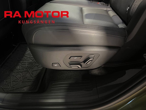 Hyundai Santa Fe 12 of 18