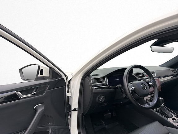 Skoda Superb 11 of 30