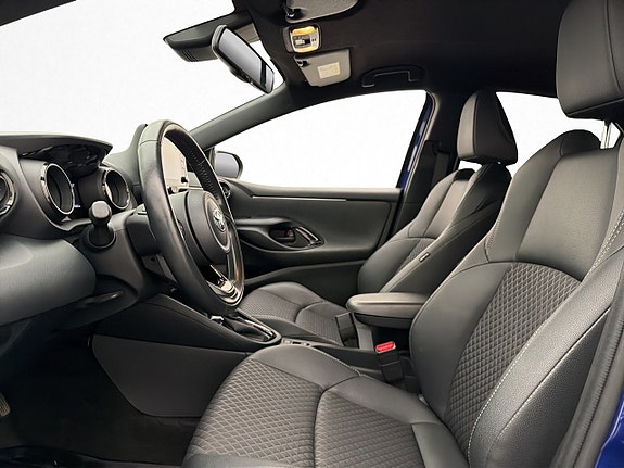 Toyota Yaris 11 of 30