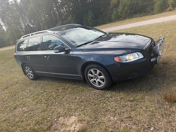 Volvo V70 2 of 11