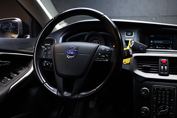 Volvo V40 17 of 27